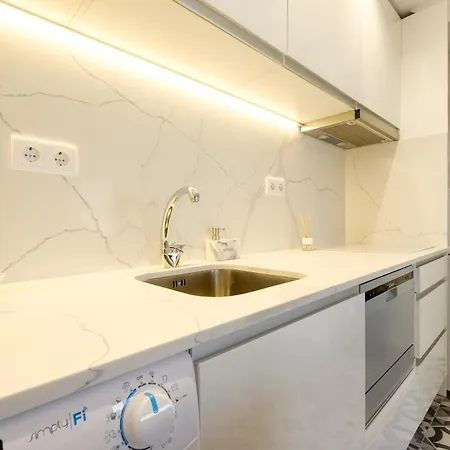 Апартаменты Cozy Downtown House *